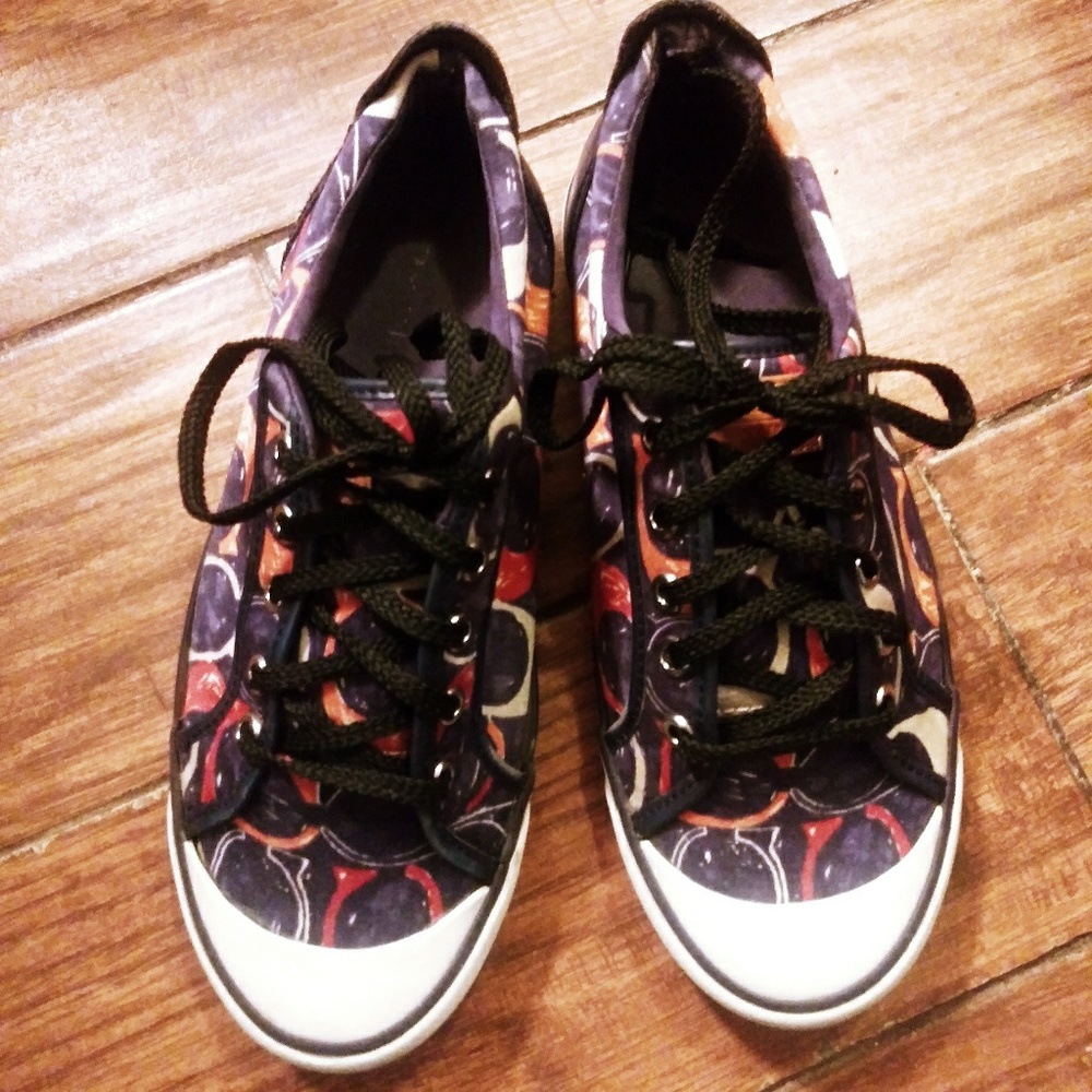(sold) WOMEN'S COACH CAP TOE SNEAKERS SIZE 9